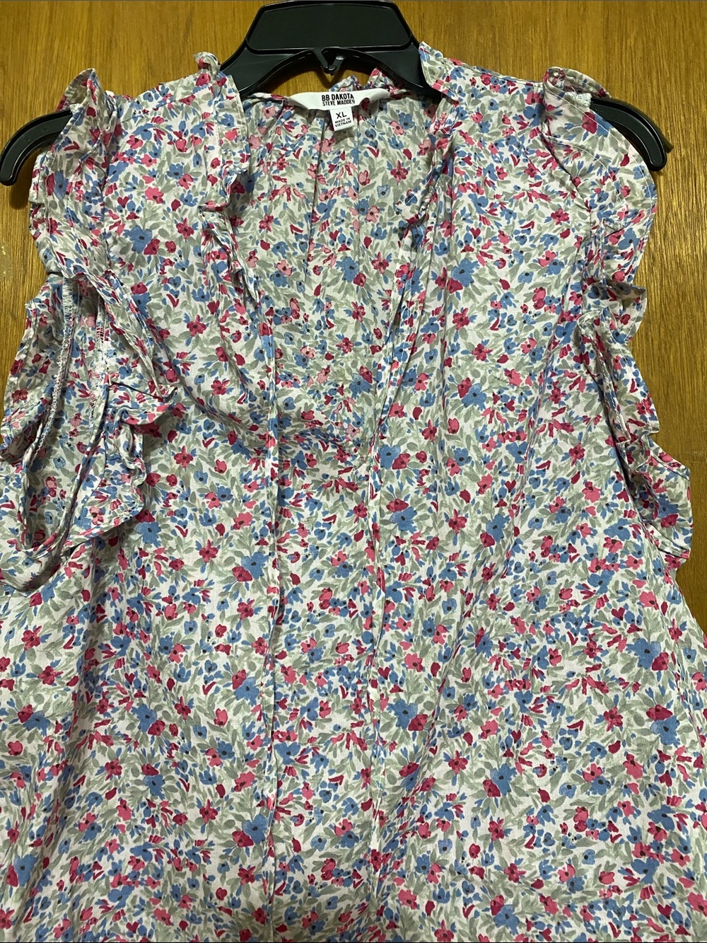 BB Dakota Cream Floral Ruffle V-Neck Top — Pink & Blue